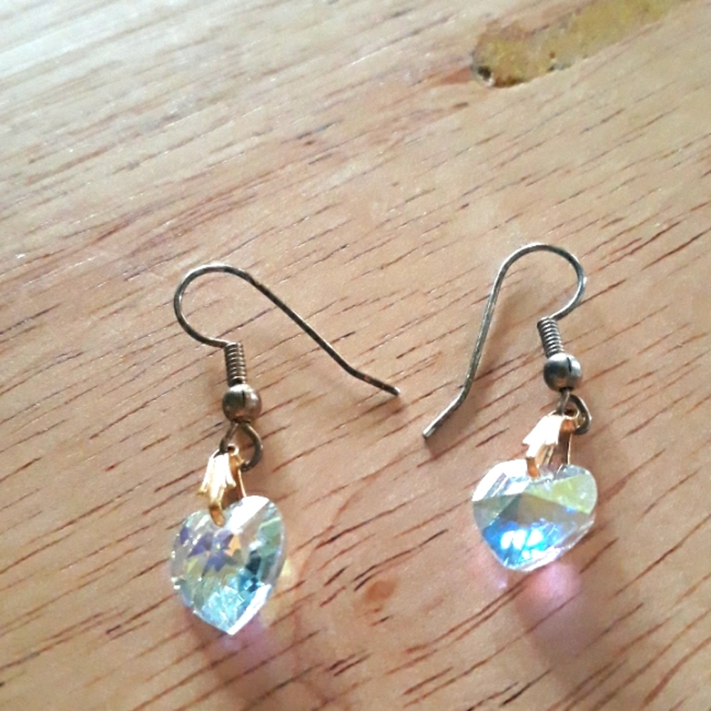 Clear sparkling heart dangle earrings. Approximately 1 inch long. Good condition